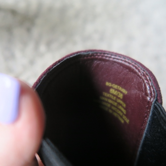 BCBG Getaway Plum Booties - Size 8 - Picture 5 of 6